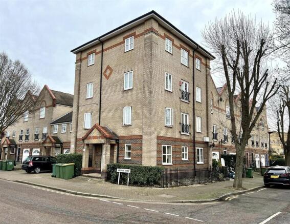 Property to rent in Beckton - Barrain London