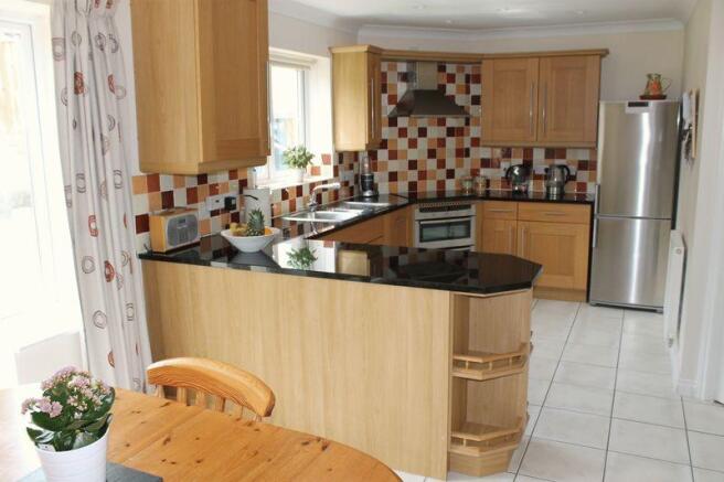 Kitchen / Dini...