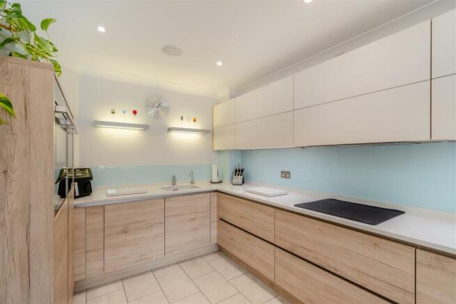 8556436-interior15.jpg