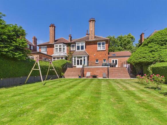 5 bed Semi-Detached for sale Image 3