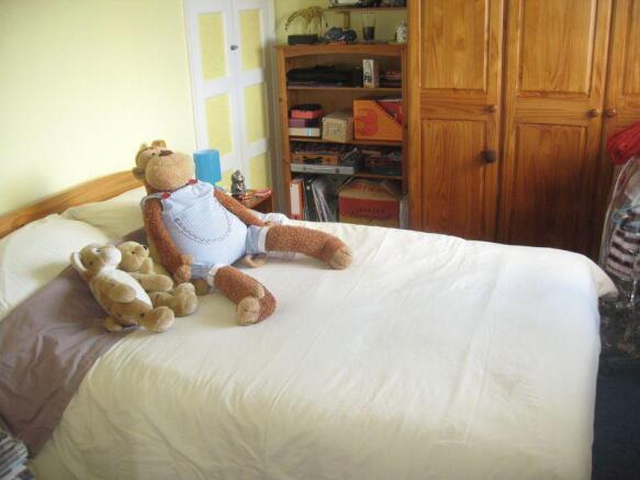BEDROOM 2