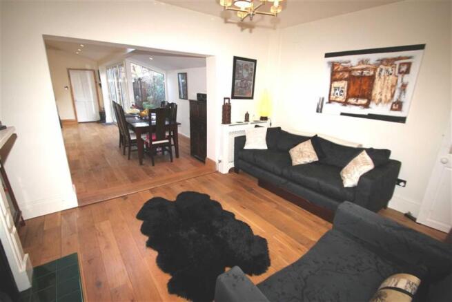 LOUNGE REAR