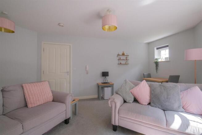 2 bed Apartment for sale Image 5