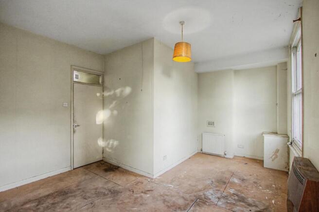 Flat B, 43 Victoria Road, Finsbury Park, London, N4 3SJ photo 4