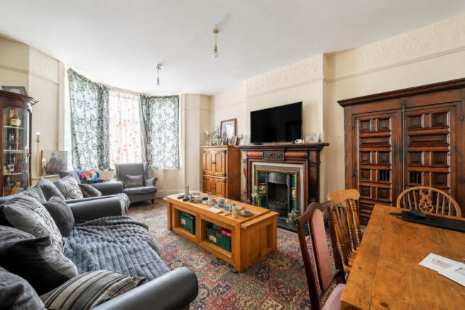 6 bed Semi-Detached for sale Image 2