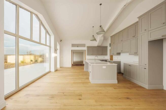 4 bed Detached for sale Image 7