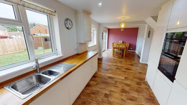 KITCHEN/DINING ROOM