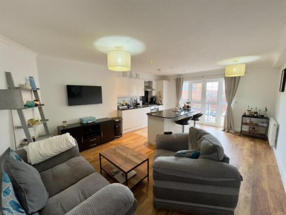 Kitchen / Living Room