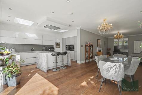 Bourne Avenue, London, N14