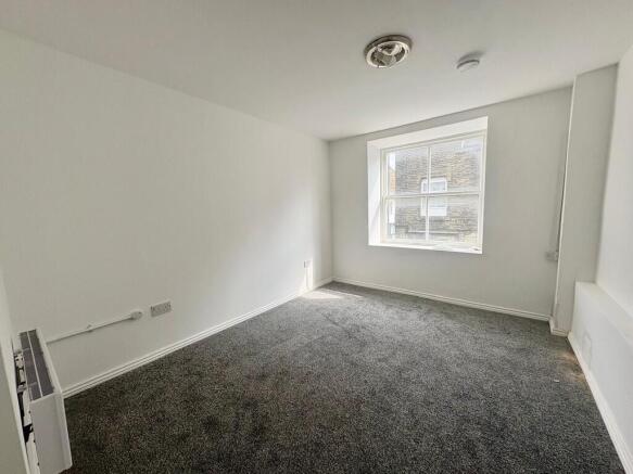 2 bed Apartment to rent Image 4