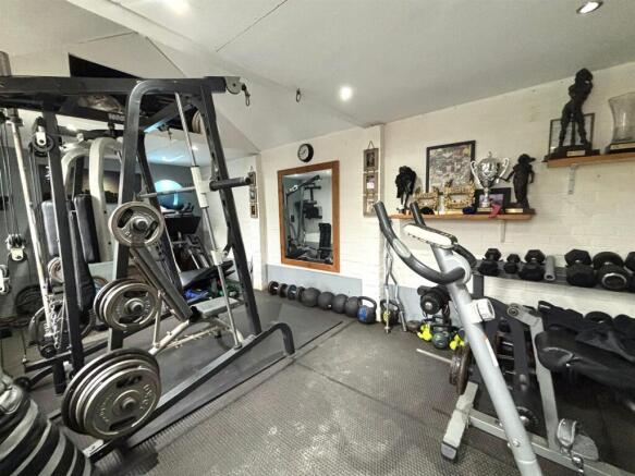 Garage (Gym)