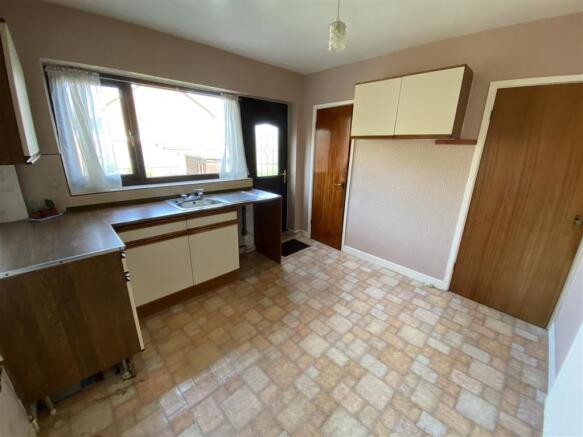 Kitchen: