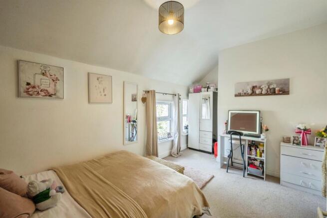 3 bed Terraced for sale Image 9