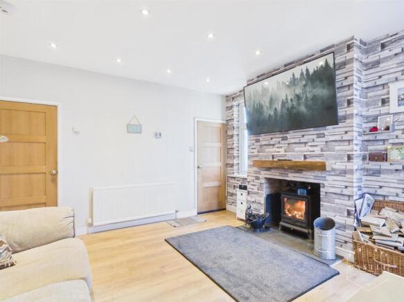 DINING/SITTING ROOM