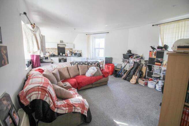 Centrally Located**Lift & Stair Access**3 Double Bedrooms**En Suite & Walk in Wardrobe** photo 2