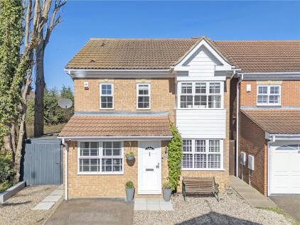 Lawrence Avenue, Stanstead Abbotts