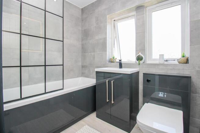 3 bed Semi-Detached for sale Image 9