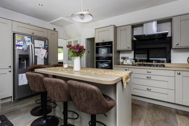 2 bed Semi-Detached for sale Image 12