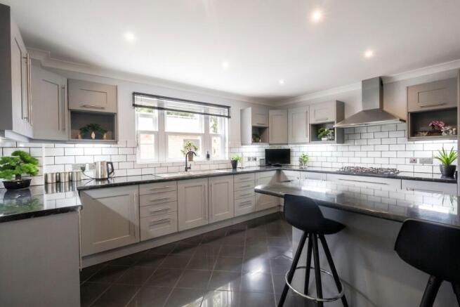 KITCHEN/BREAKFAST ROOM