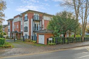 5, 8 Dell Court, Green Lane, Northwood HA6 2UT