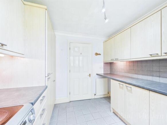 3 Addington Road, South Croydon photo 4