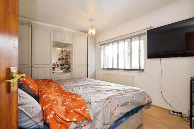 3 bed Semi-Detached for sale Image 8