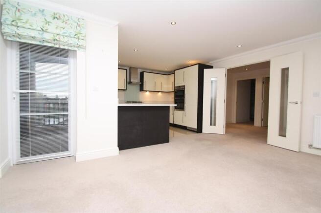 Lounge/kitchen .JPG