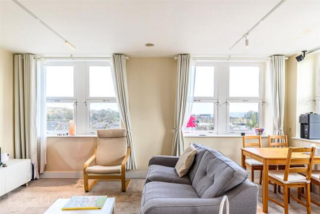 2 bed Apartment for sale Image 4