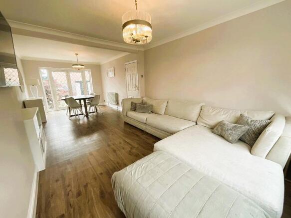 Warren Drive, Elm Park, Essex, RM12 4QY photo 4