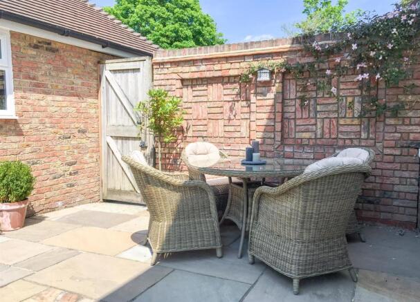 Courtyard Terrace Cameo.jpg