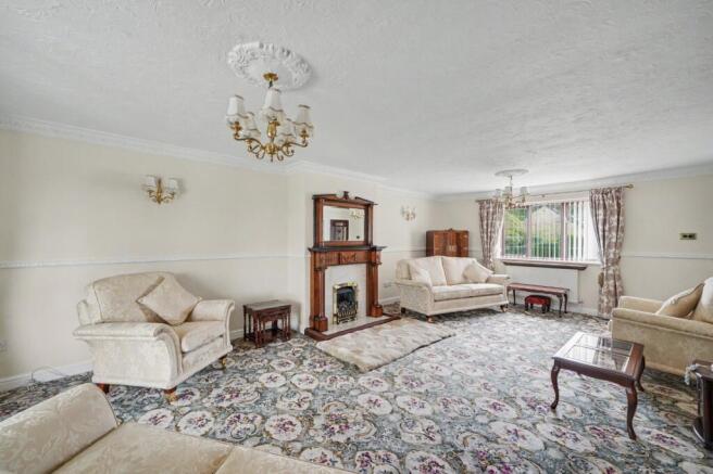 5 bed Detached for sale Image 4