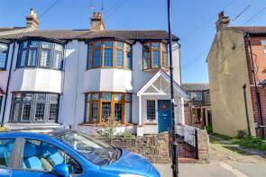 8, Cliffsea Grove, Leigh-on-sea SS9 1NQ