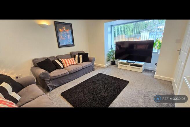 4 bed Semi-Detached to rent Image 6