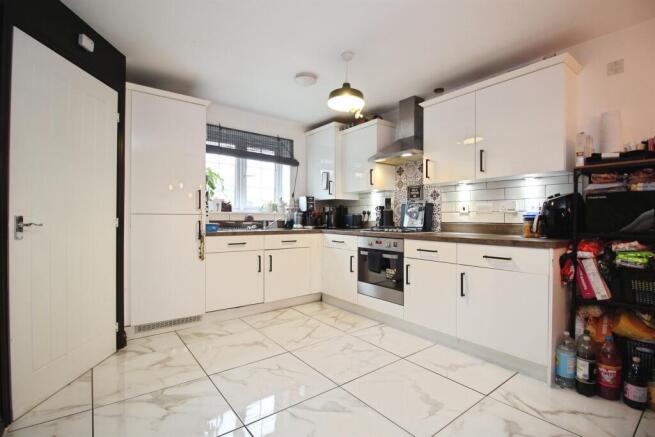 3 bed Semi-Detached for sale Image 5