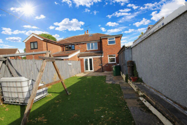 3 bed Semi-Detached for sale Image 12
