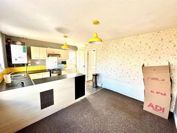 3 bed Semi-Detached for sale Image 5