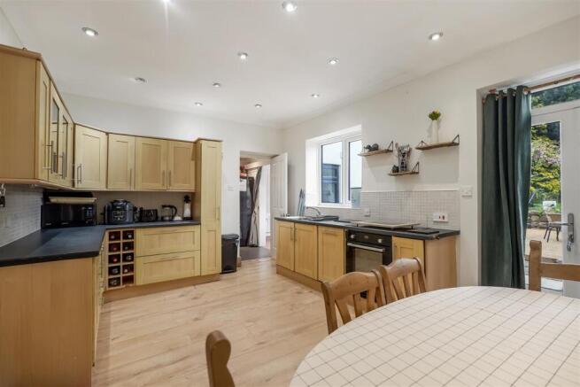4 bed Semi-Detached for sale Image 7