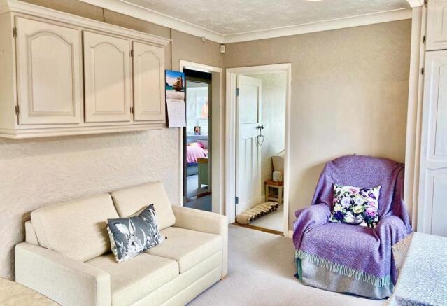18 Kendalls Close Dining Area (04.11).jpg