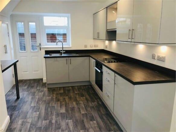 1 bed Terraced to rent Image 6