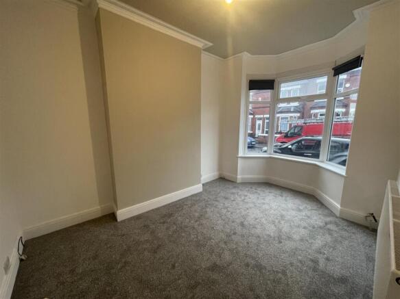 2 bed Terraced to rent Image 5