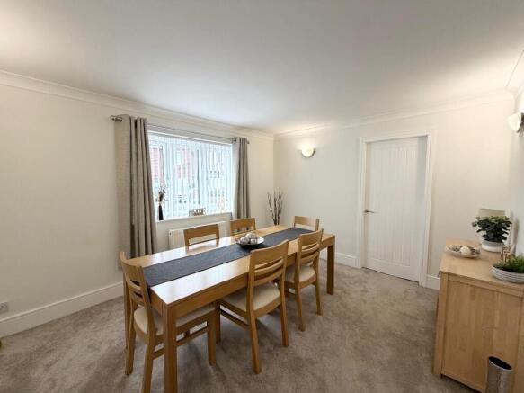 5 bed Detached Bungalow for sale Image 7