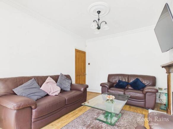 3 bed Semi-Detached for sale Image 4
