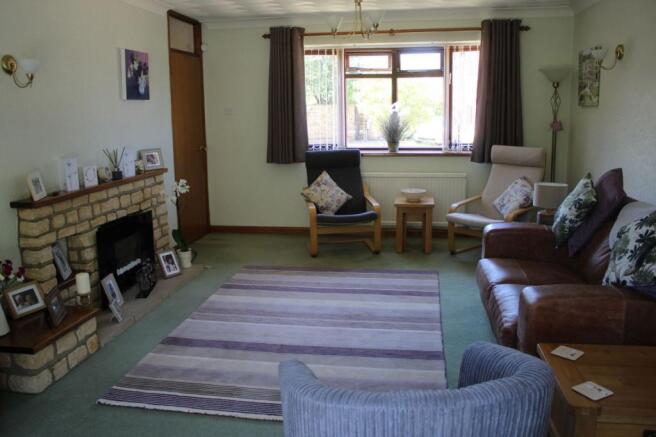 LOUNGE/DINING ROOM