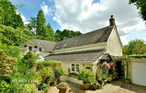 Middlehill Road, Colehill, Dorset, BH21 2HL
