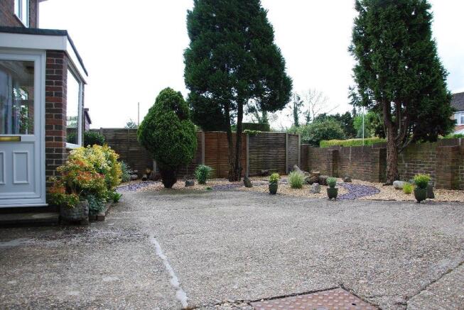 FRONT GARDEN