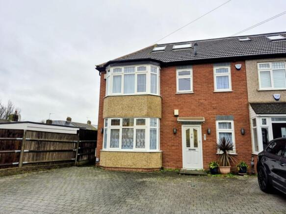 Beautiful 2 Bedroom First floor Flat