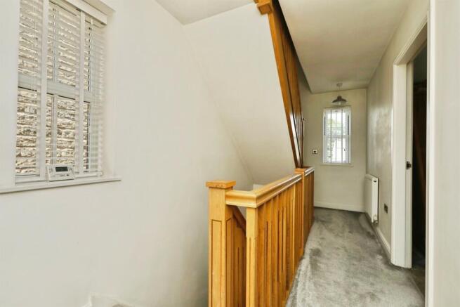 3 bed Semi-Detached for sale Image 11