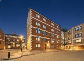 3 Flat 5, Clifton Court, Corner Hall, Hemel Hempstead HP3 9XY