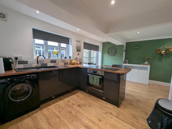Kitchen/Breakfast Room