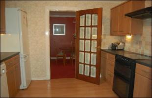 FITTED KITCHEN